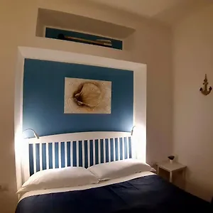 A Due Passi Da Gênes